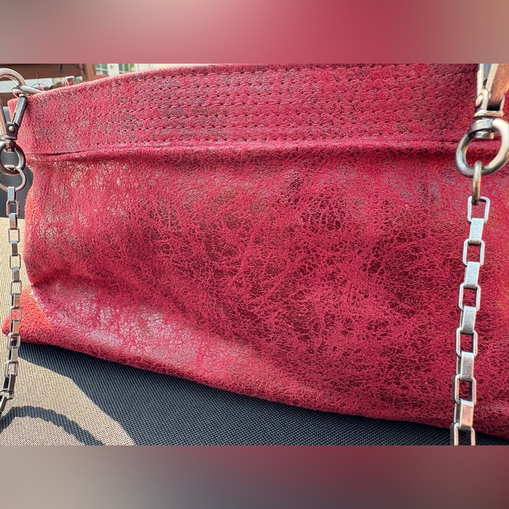 Matt & Nat red foldable clutch Bag with long chain /straps - Picture 3 of 14